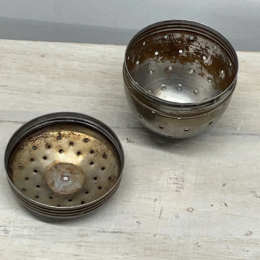 Vintage Metal Egg Tea Infuser Screw Top Loose Leaf Strainer Silver Tone Steeper